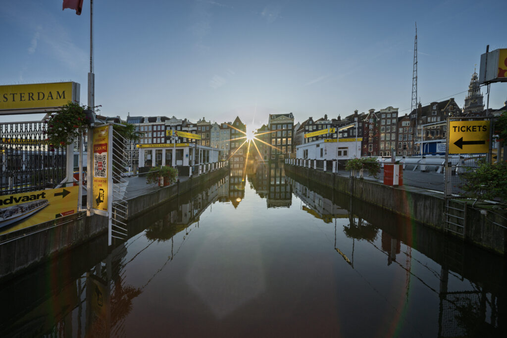 Grachten Amsterdam met reflecties in het water