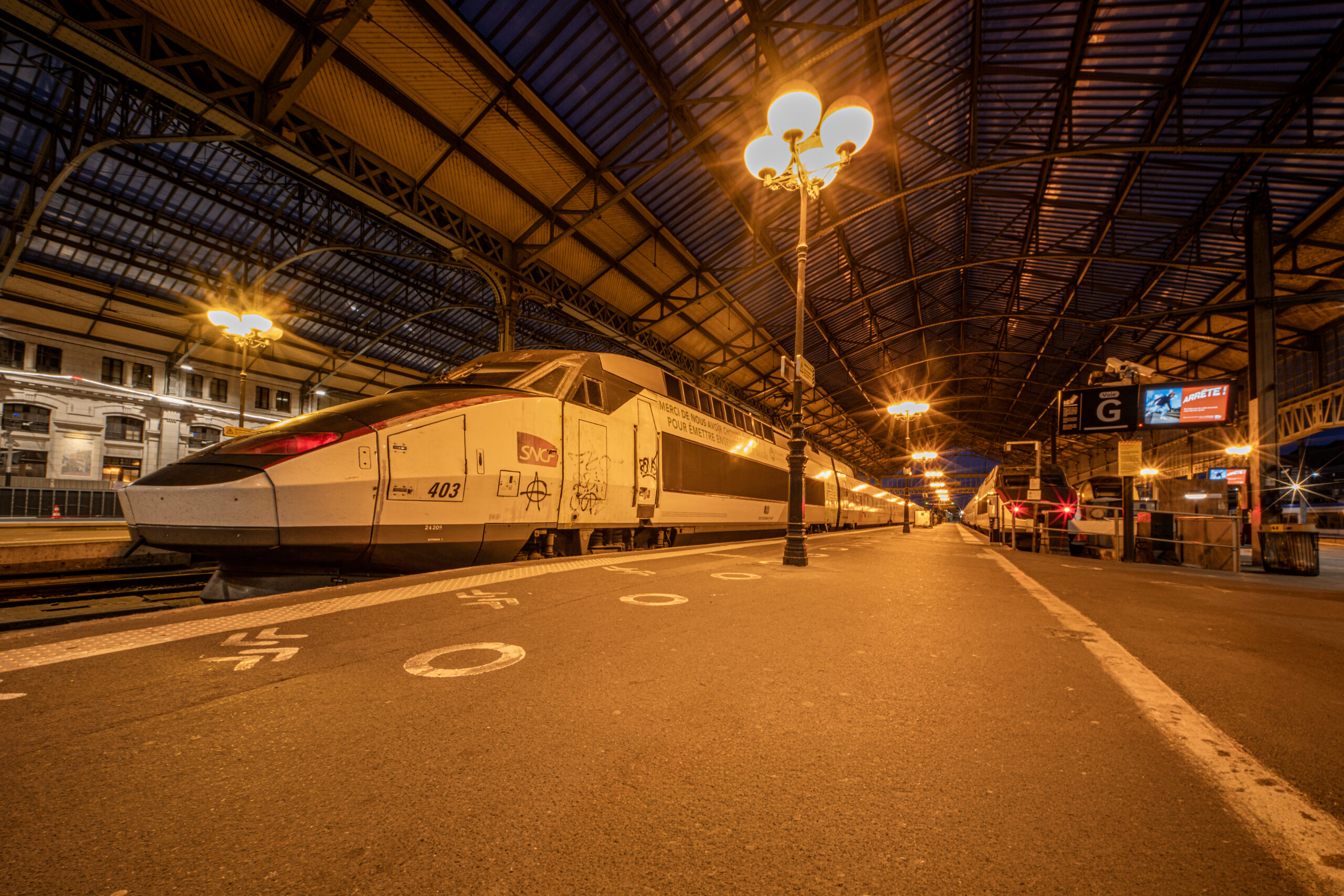 Roadtrip Pyreneeën Dag 1: Een Onverwacht Avontuur op het Station van Tours!
