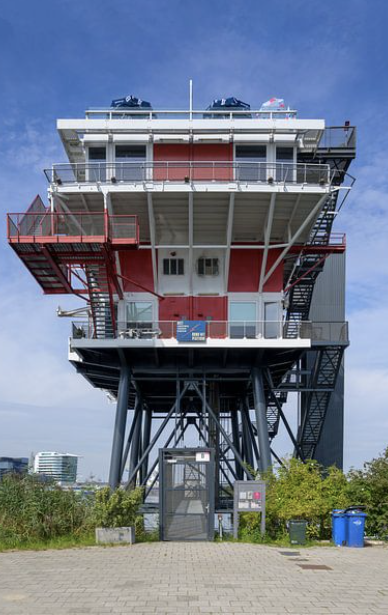 Het REM Eiland aan het IJ in Amsterdam als bijzondere moderne architectuur