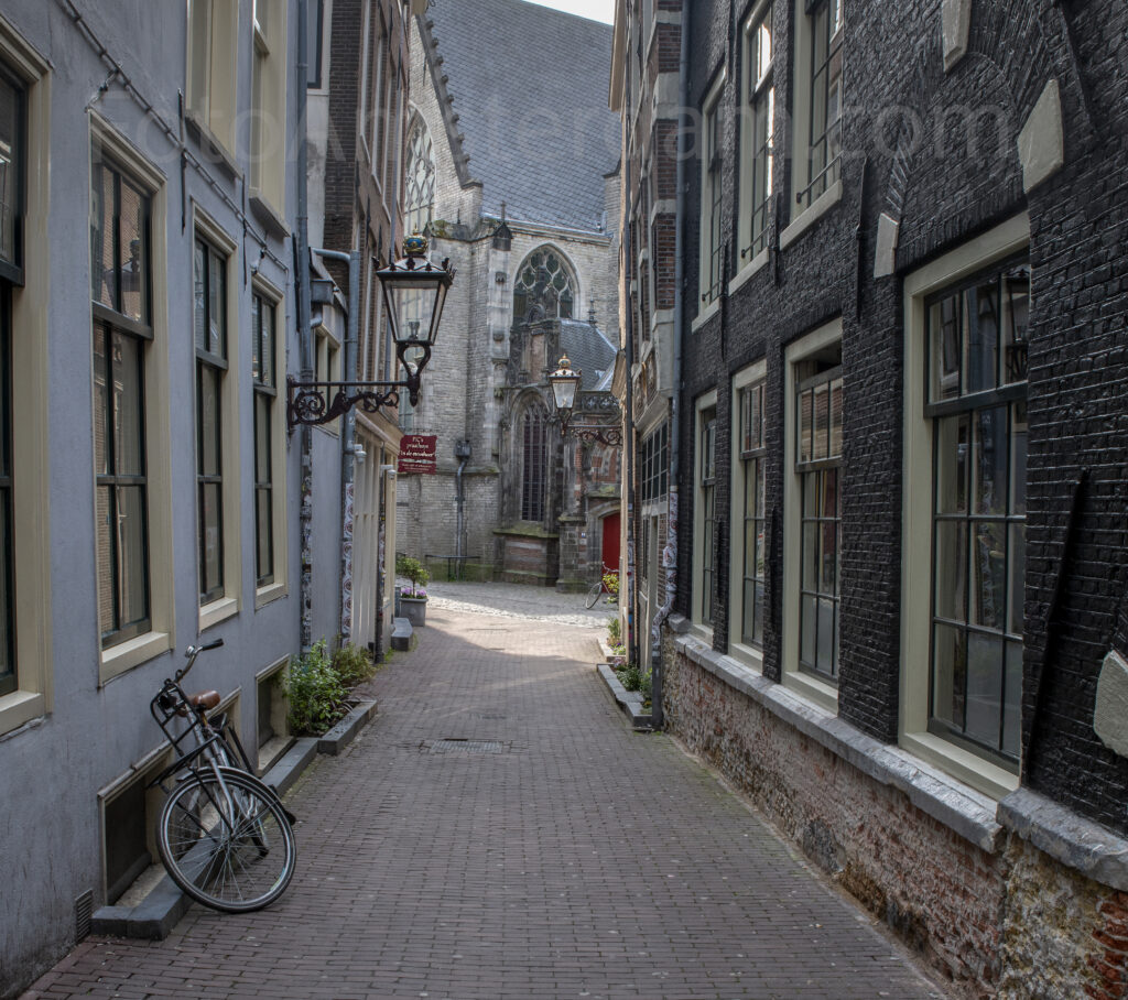 Narrow medieval alley leading towards the Oude Kerk