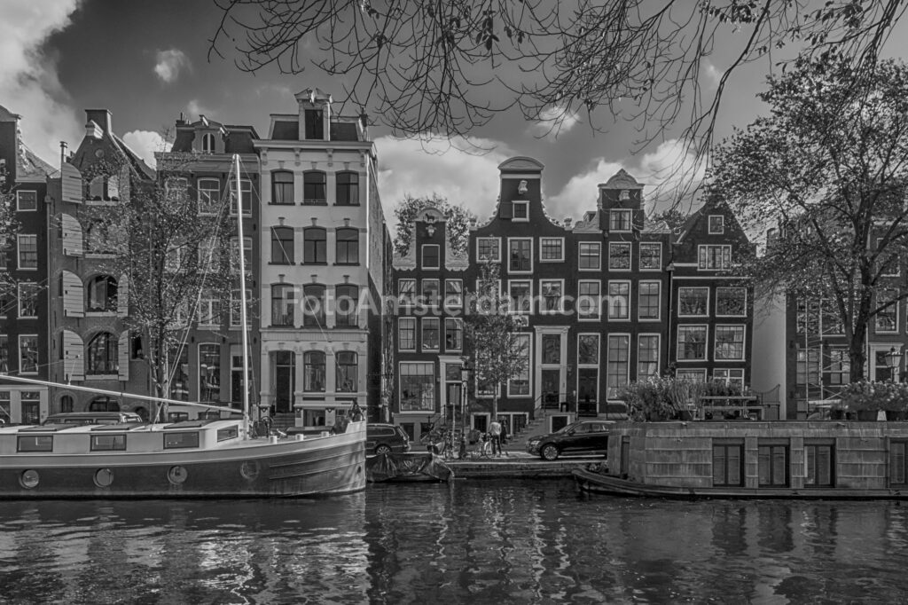 Aan de Amsterdamse grachten — zwart-wit fotolicentie