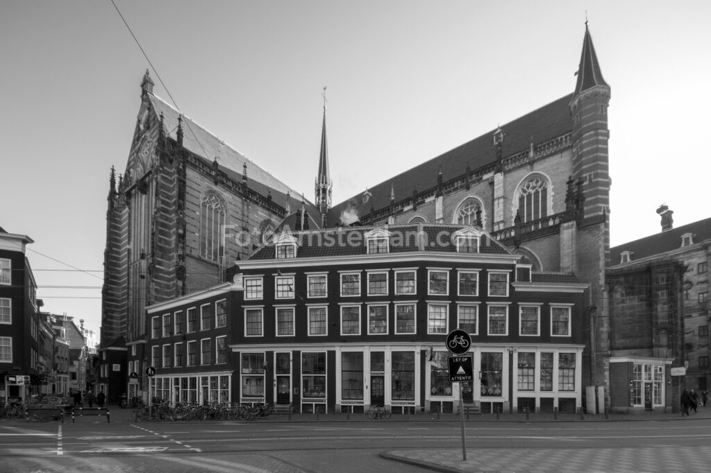 Premium foto Nieuwe kerk Amsterdam Centrum Amsterdam - Ideaal als fotobehang of naadloos behang op maat