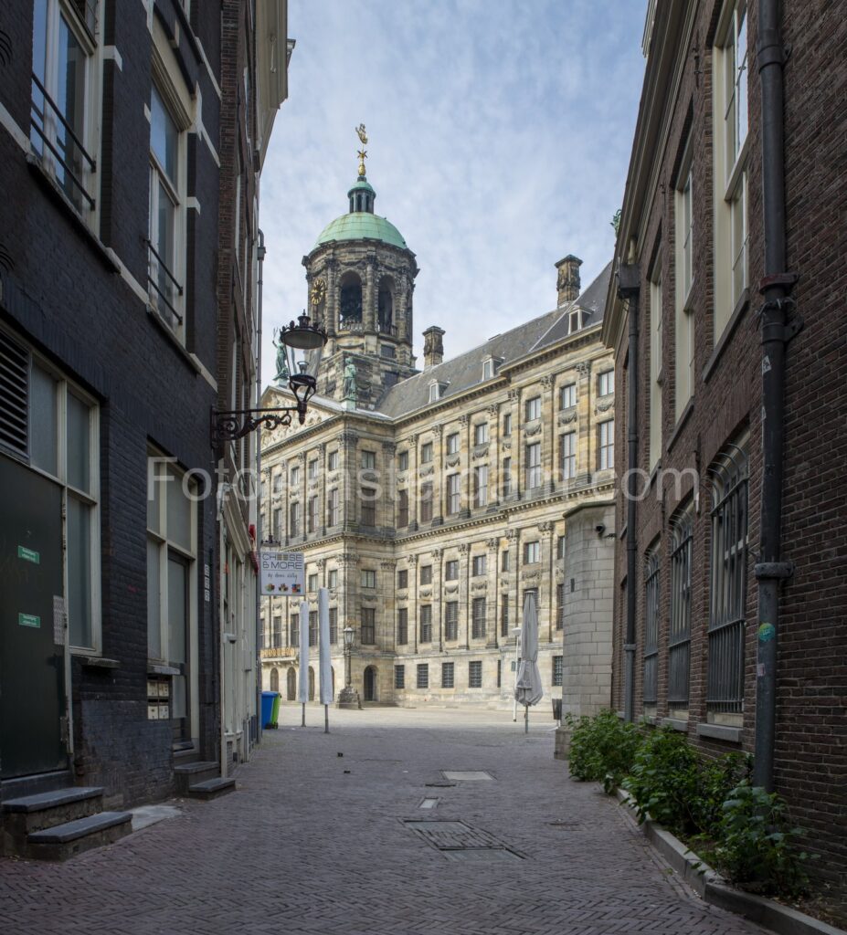 Premium foto Paleis op de Dam Amsterdam Amsterdam - Ideaal als fotobehang of naadloos behang op maat