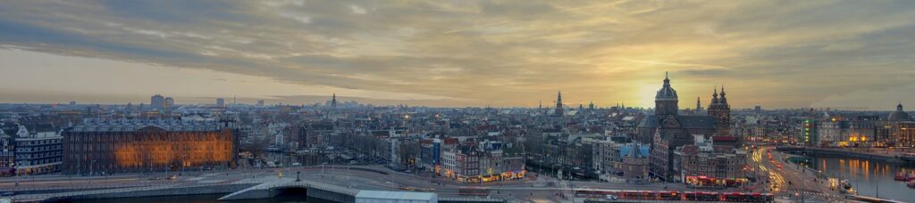 Premium foto Skyline Amsterdam Amsterdam Amsterdam - Ideaal als fotobehang of naadloos behang op maat